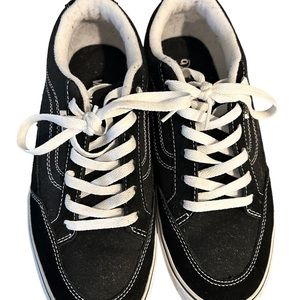 Vans skateboarding ultra cush black  sneakers. Barely worn!